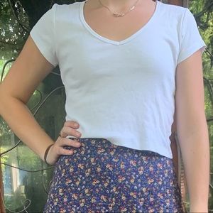White v-neck cropped t-shirt